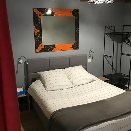 Le Petit Mona Celena